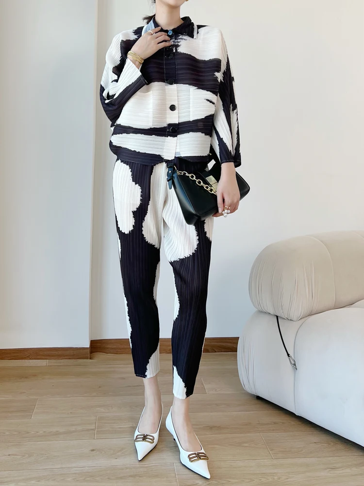 Miyake Pleated Fold Printing Set Spring 2023 New Loose Large Size Buckled Coat+Feet Pants Two-piece Women