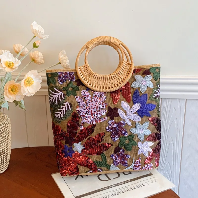 Женская большая сумка с бусинами и цветком круглая ручная плетеная