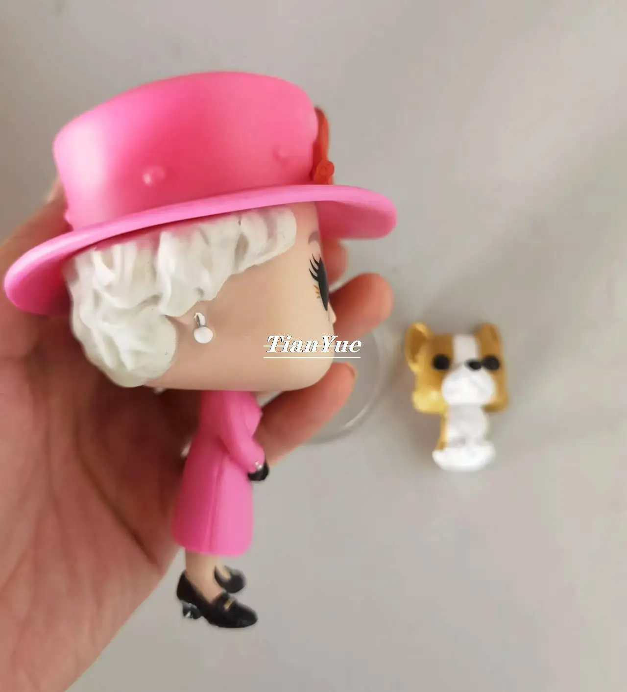 Pаспродажа Виниловая модель аниме «Елизавета II», фигурка королевы, 10 см