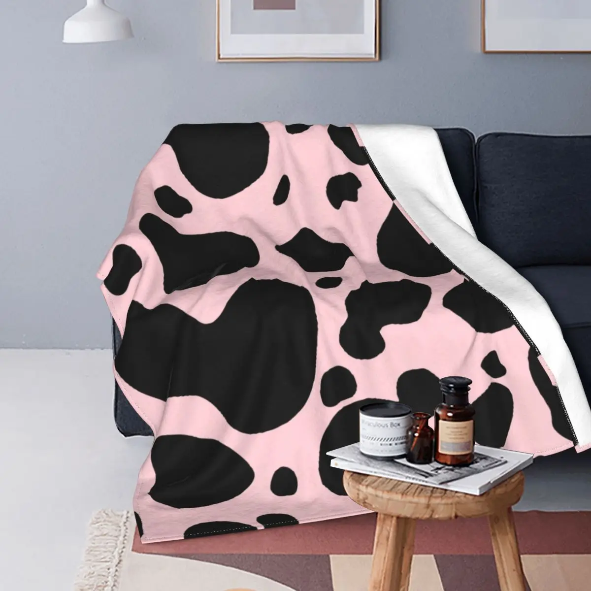 

Cow Pattern Blanket Flannel Print Animal Breathable Lightweight Blanket Home Car Plush Thin Quilt