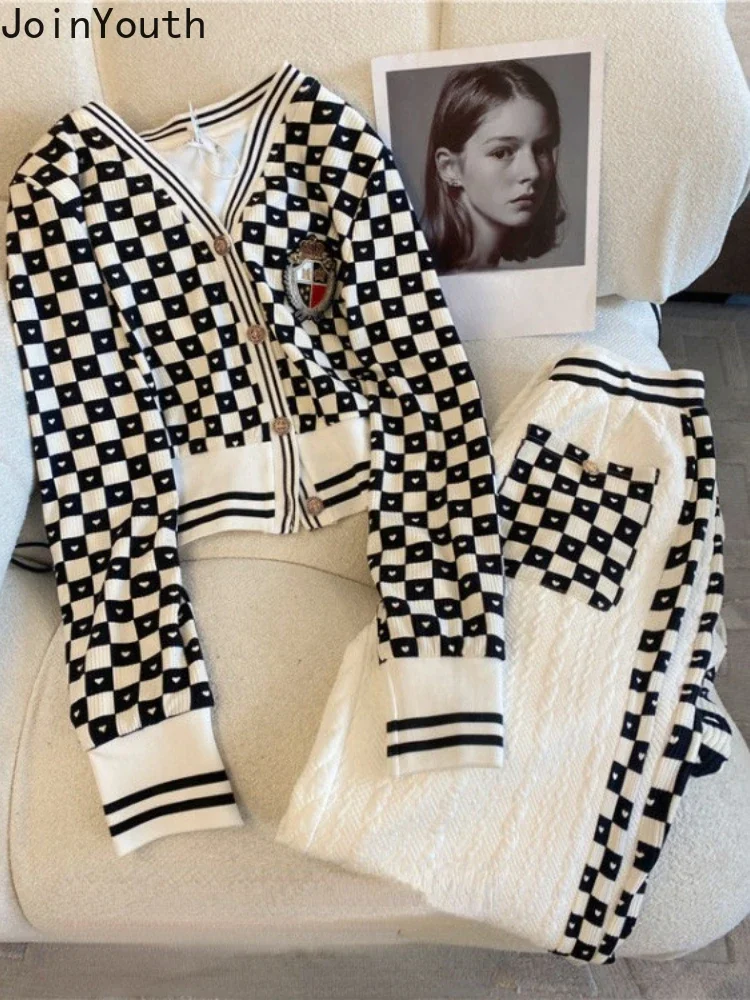 Женский брючный костюм с V-образным вырезом в клетку