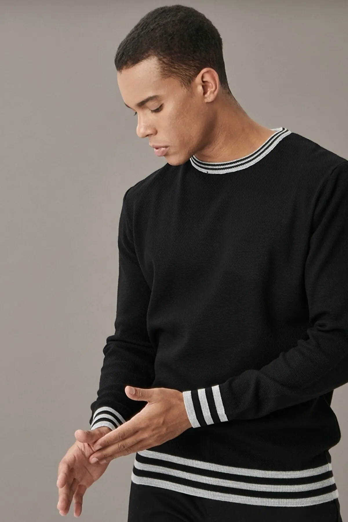 

Men's Black Standard Fit Bicycle Collar Rice Knitting patterns Sweatshirts For Men 57229456