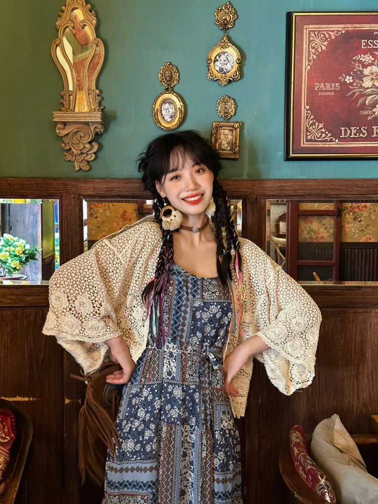 Версия короткого верхнего платья Bohemian Sun с вырезом и широкими рукавами |