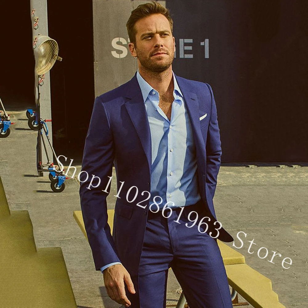 Костюм мужской облегающий из блейзера и брюк смокинги с лацканами двумя