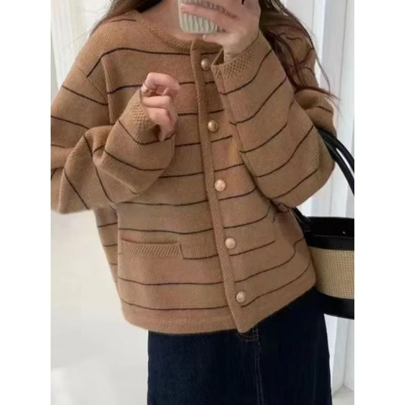 Женский кардиган в полоску трикотажный пуловер с круглым вырезом Осень-зима 2024