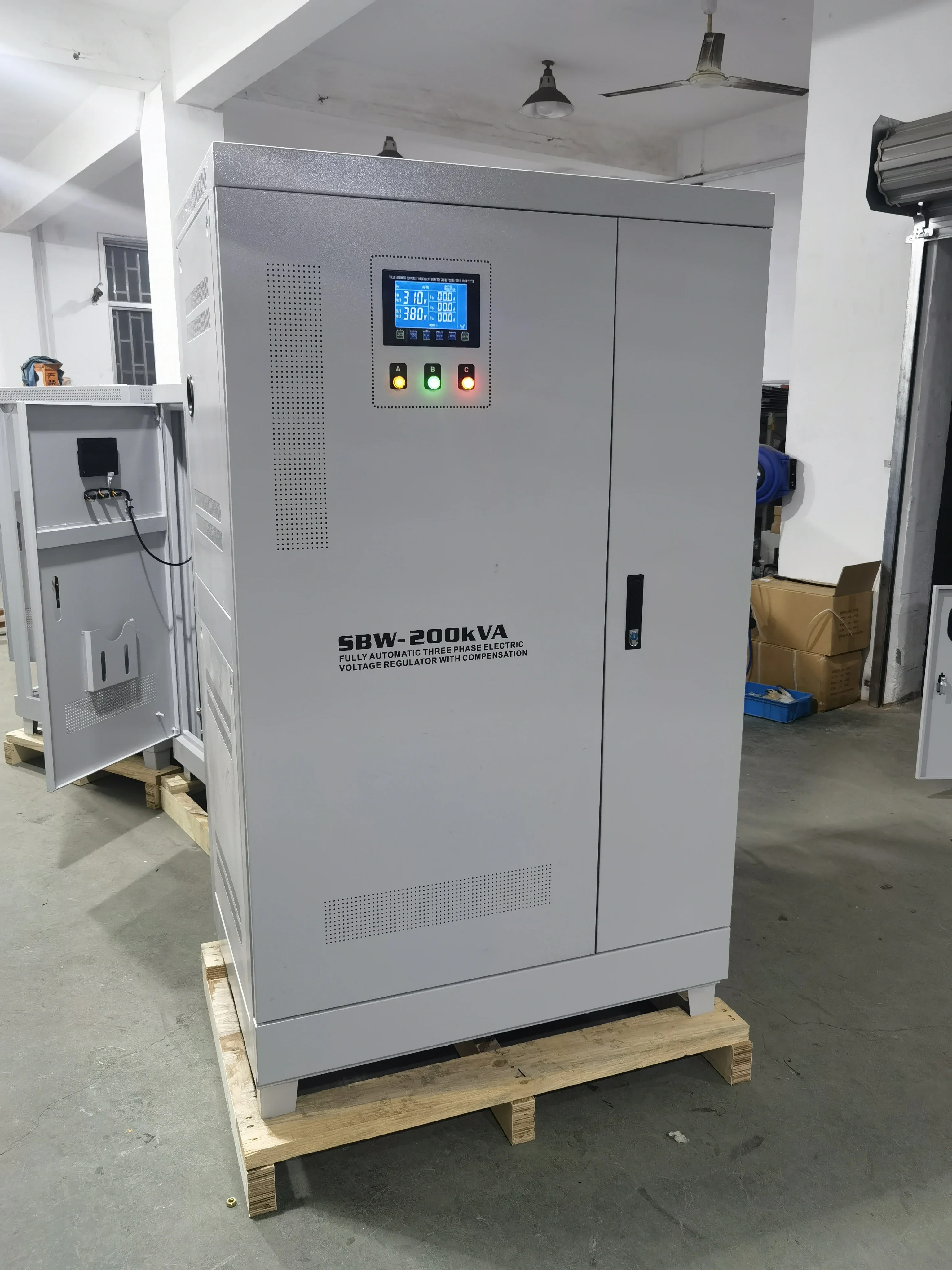 220 В 380 440 Avr 300 кВА 200 120 100 кв 3-фазный автоматический регулятор напряжения