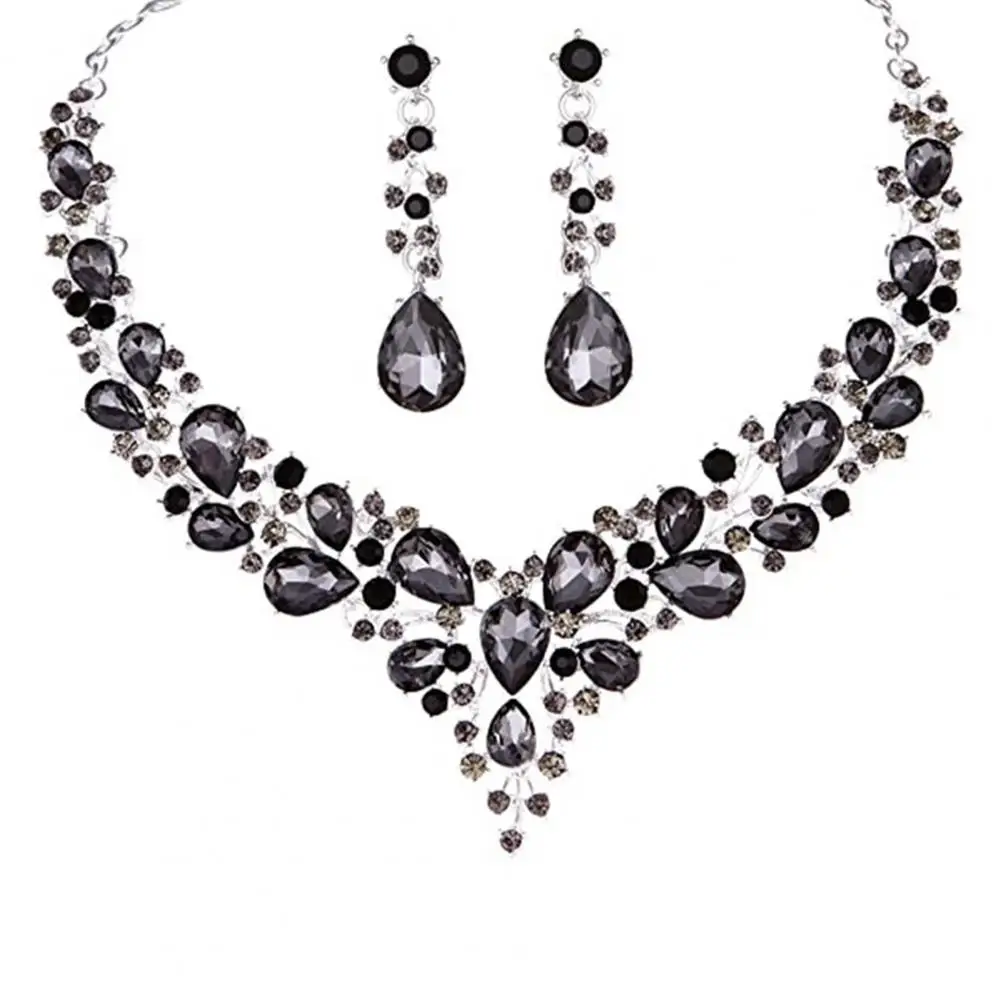 

Комплект из колье и серёг, из металлического сплава