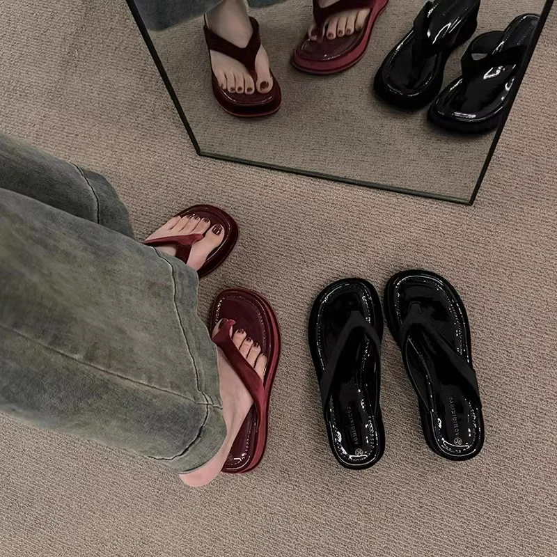 Шлепанцы женские резиновые на платформе роскошные сланцы пляжные дизайнерские