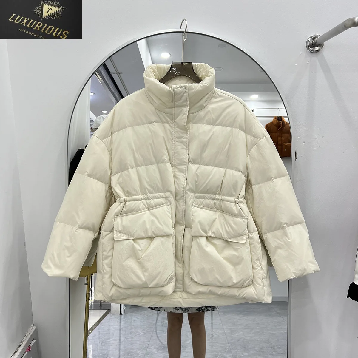 

Внесезонная Новая Женская пуховая куртка 2023 года с воротником-стойкой и большими карманами свободное приталенное короткое пальто с Кулиской