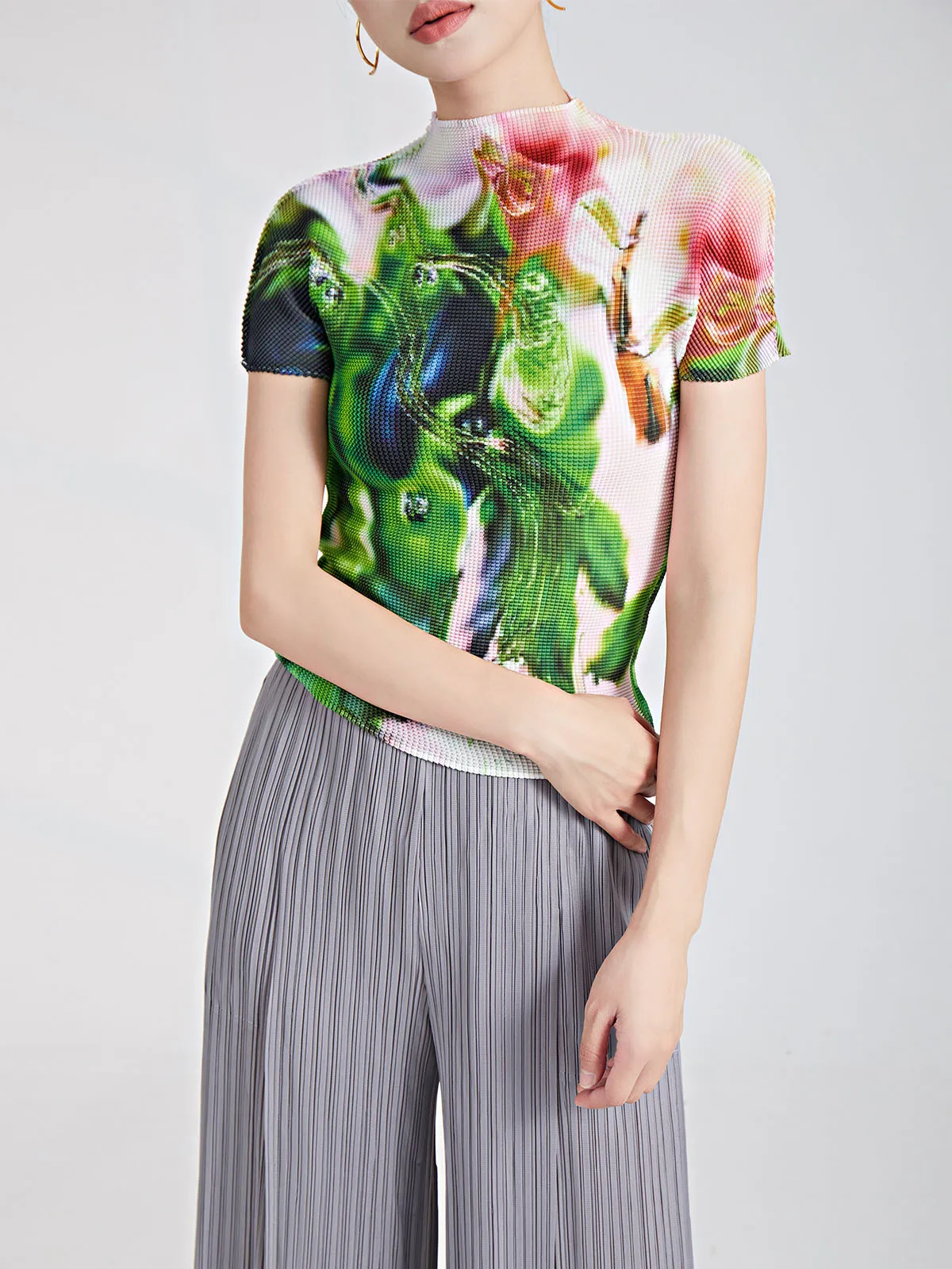 

Новинка лета 2023, женская футболка с коротким рукавом, облегающий эластичный плиссированный топ с полувысоким воротником и принтом, подходящий ко всему