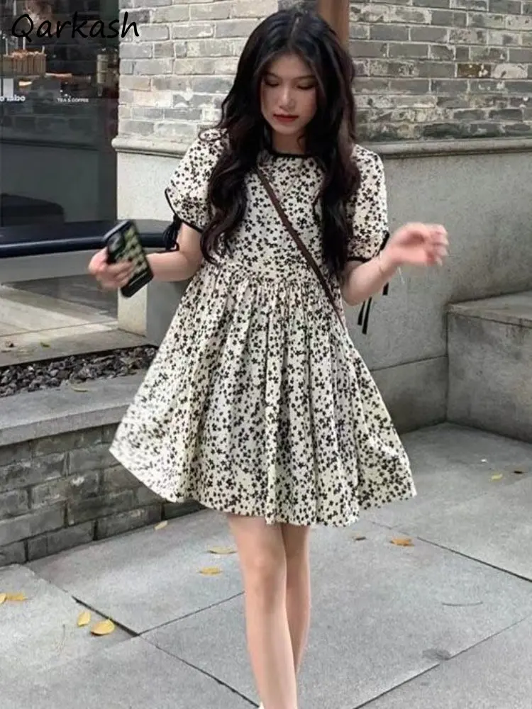 

Мини-платье женское ТРАПЕЦИЕВИДНОЕ с рукавами-фонариками и цветочным принтом