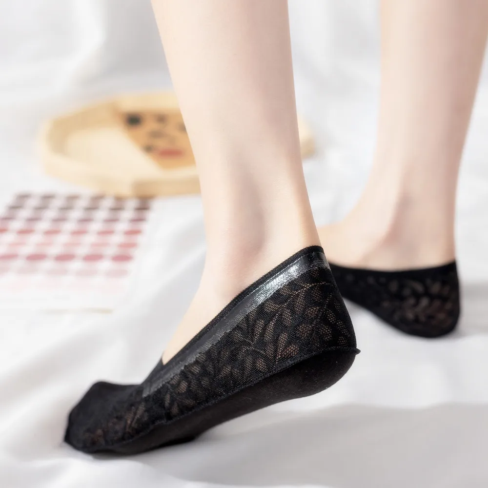Summer Thin Pretty Invisible Low Cut Boat Ankle Socks Slippers Women Luxurious Lace Mesh Silicone Anti-slip Short Foot Stockings images - 6