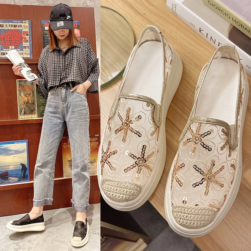 

Mesh shoes women's 2022 summer new Korean version casual large size thick bottom sponge cake sequins flowers breathable lazy one