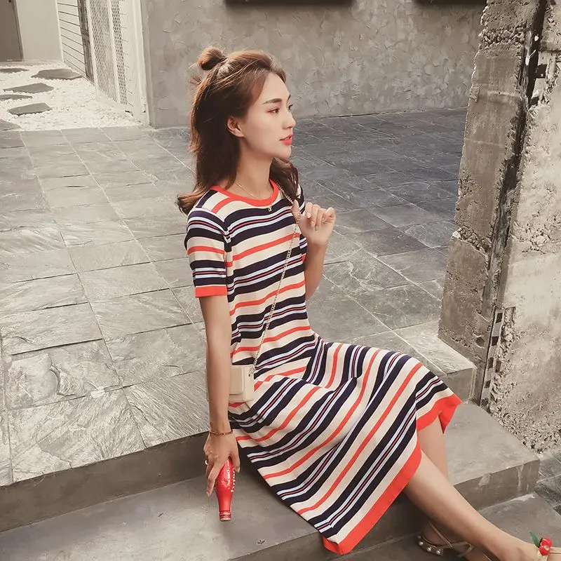 Женское летнее платье-поло с вышивкой и полосками