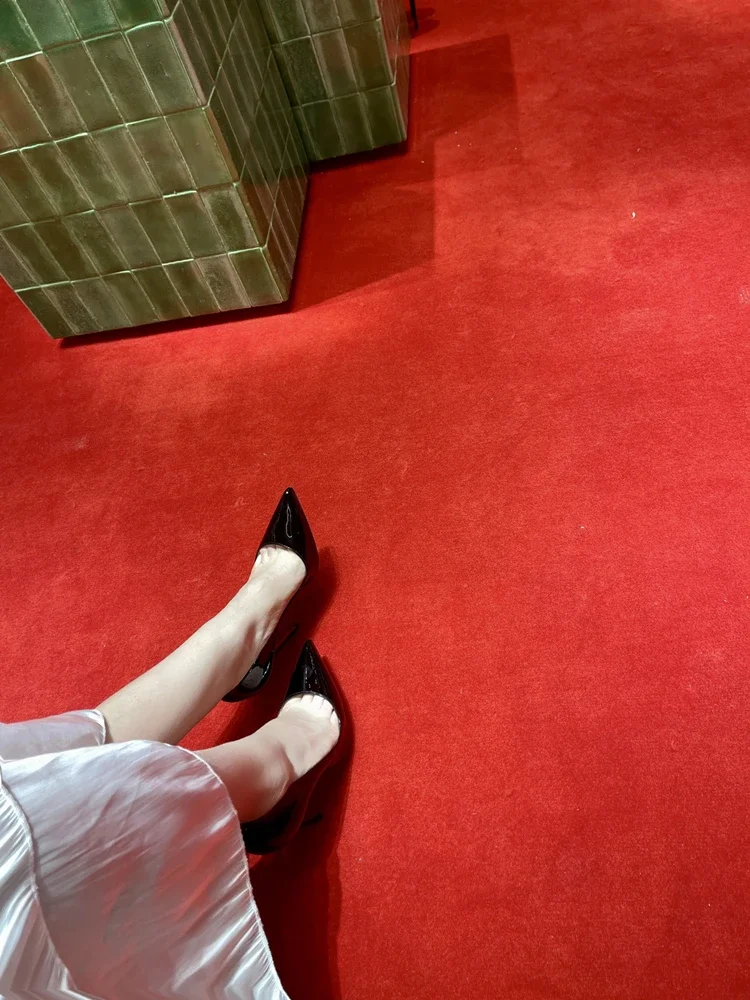 Женские лакированные туфли на высоком каблуке профессиональные с острым носком