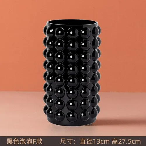 

Прозрачная стеклянная ваза