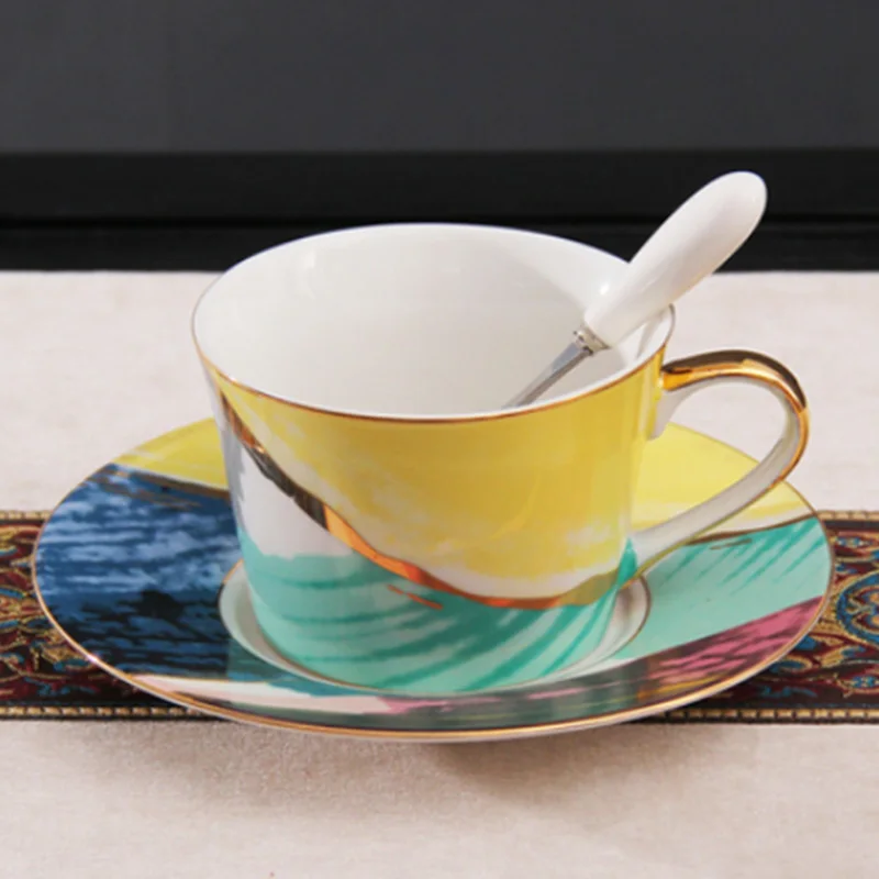 

Кофейная чашка и блюдце в британском стиле с цветами из костяного фарфора, высококачественный набор для послеобеденного чая, чайная чашка с...
