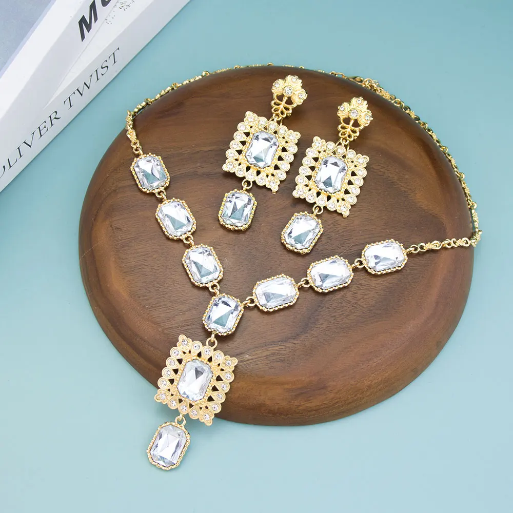 Комплект из колье и серёг с кристаллами