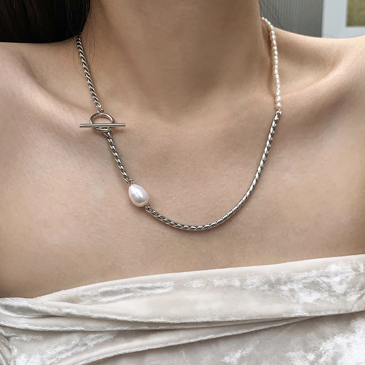 

Fashionable versatile freshwater pearl splicing chain ot buckle temperament Necklace neutral collarbone neck chain