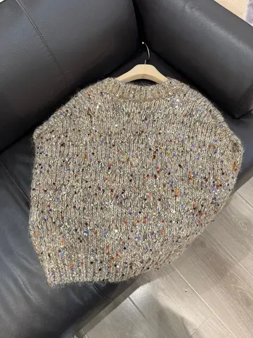 Женский мохеровый жилет с блестками