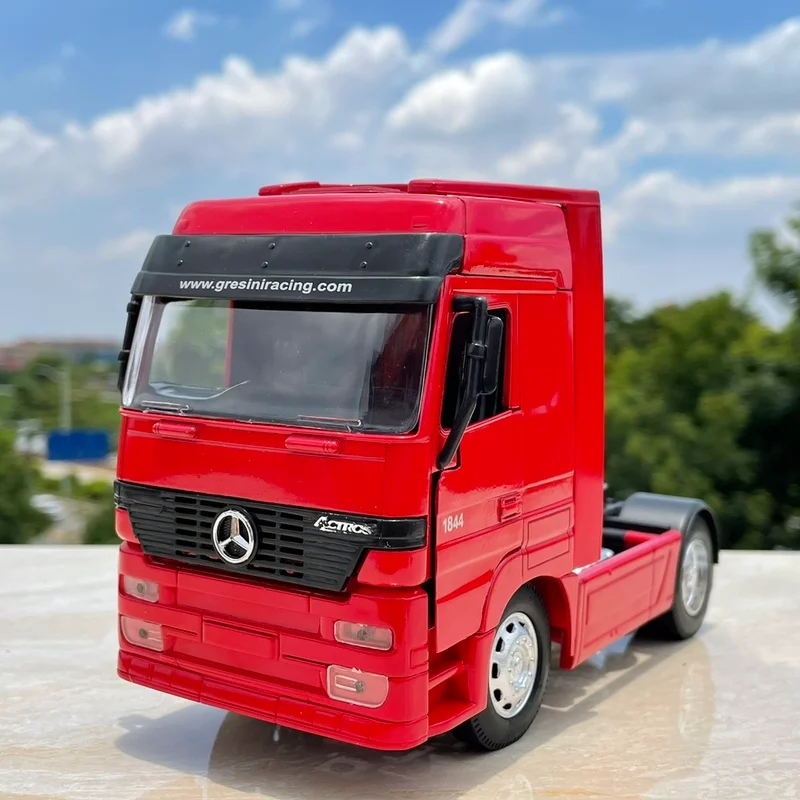 

Литые модели автомобилей Mercedes Benz 1:32 18,5 см, модель тяжелого грузовика из сплава, коллекция игрушек для детей, рождественские подарки