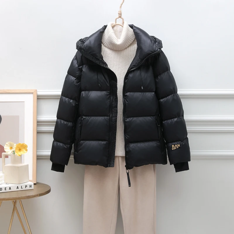 Женский короткий пуховик с капюшоном черная теплая Модная куртка длинным