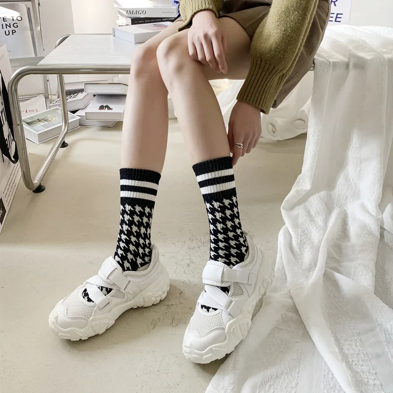 5pairs Personality Woman Socks Fashion Cotton Print Comfortable Trend Middle Tube Socks Painting Stockings Streetwear