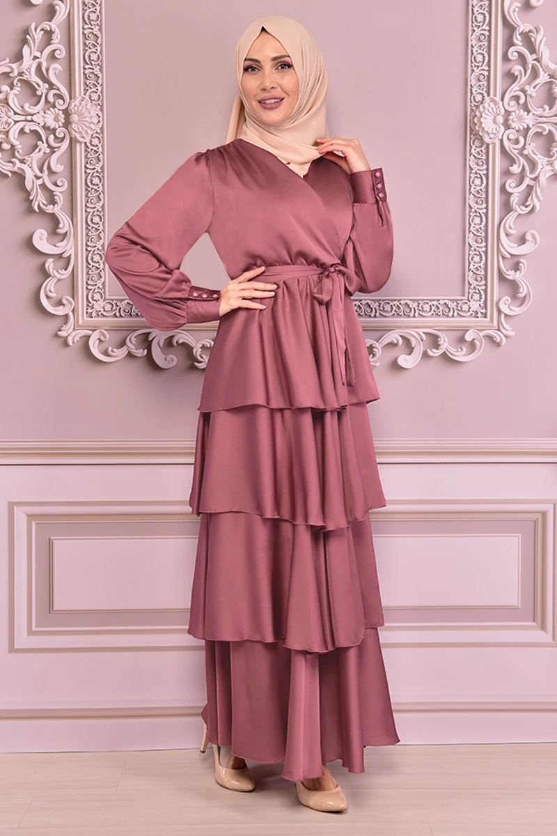 Атласное платье с поясом розового цвета Kurusu ev14665