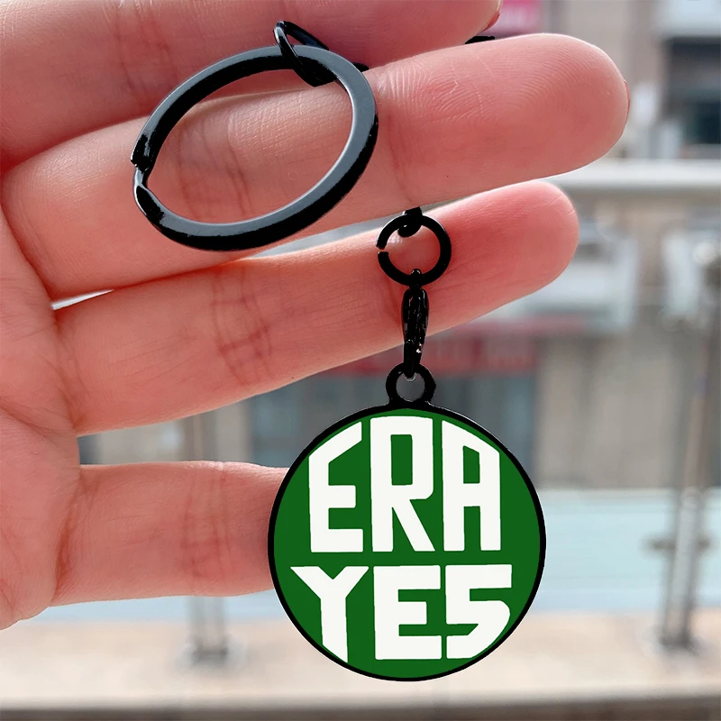 

Fashion Vintage ERA yes Cool Key Tag Motorcycles Cars Backpack Chaveiro Keychain For Friends Key Ring Gifts Accessories