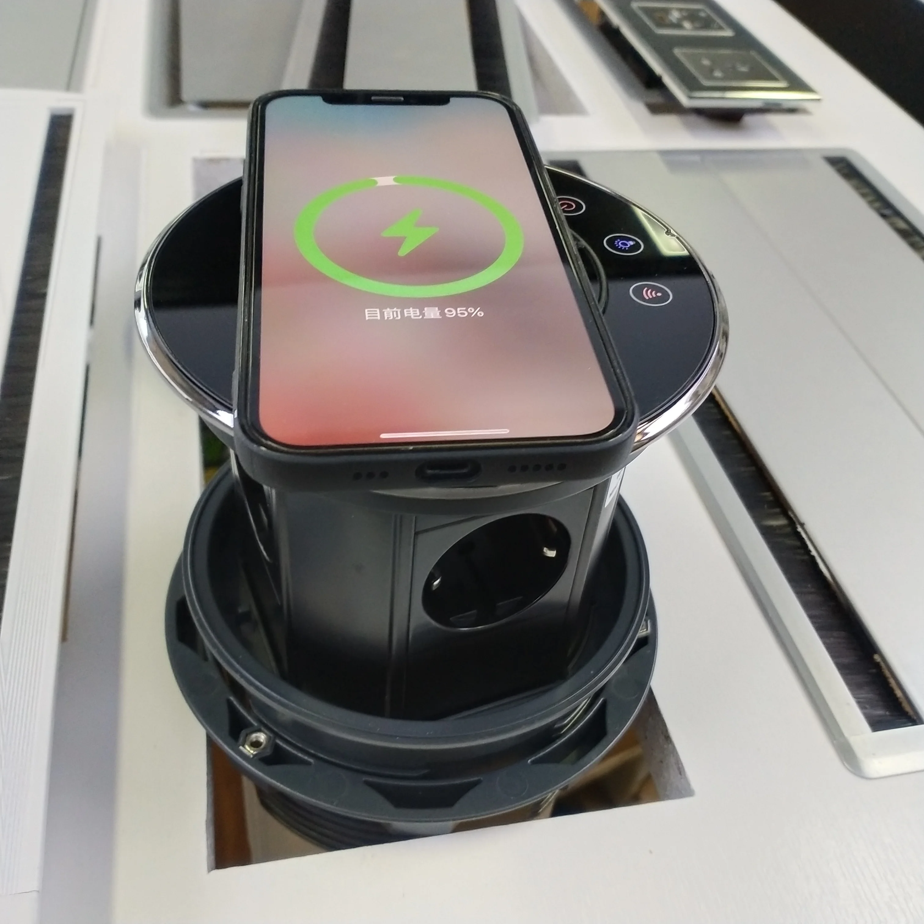 Водонепроницаемая интеллектуальная настольная розетка с электроприводом для