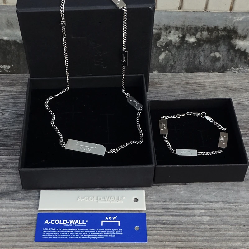 

A Cold Wall Necklace New Product Engraved Buckle Men and Women Couples with The Same Style All-match Gold Necklace Bracelet