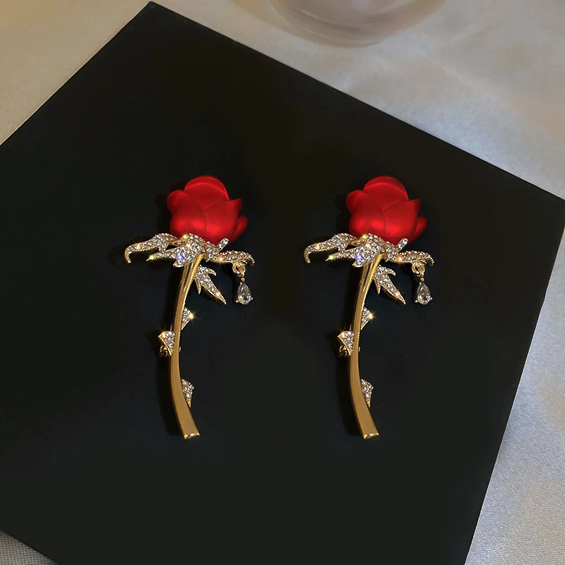 

Enamel Rose Brooches for Women Red Flower Rhinestone Design Charm Retro Cardigan Clip Pins Jewelry Summer Clothing Accessories
