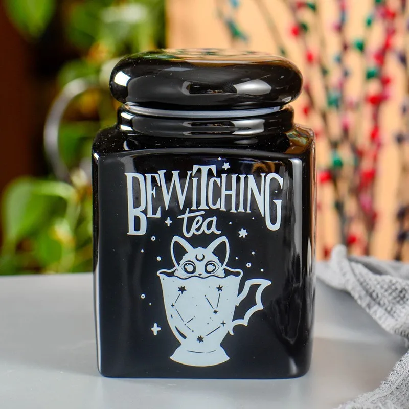 

Черная керамическая банка для хранения