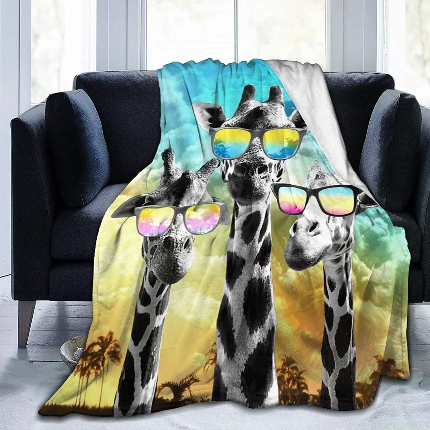 

Funny Giraffe Wearing Sunglasses Flannel Throw Blanket Fluffy Soft Blankets for Sofa Bed Lightweight Warm Bedspread Home Decor