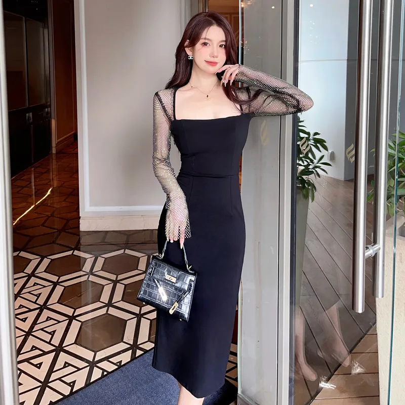 

Женское трикотажное платье-футляр с длинным рукавом и квадратным вырезом