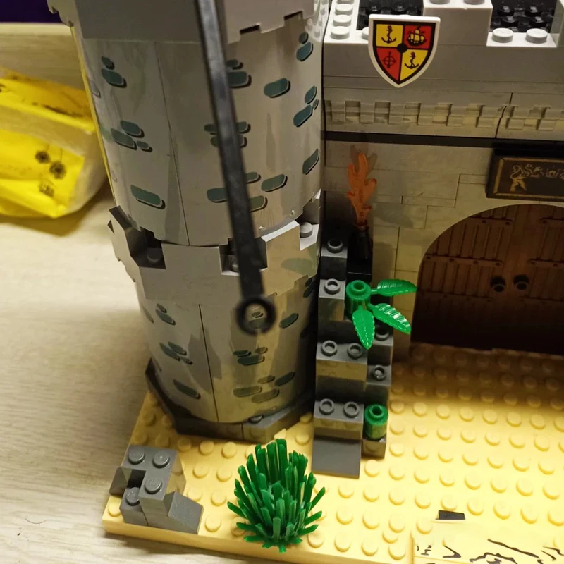 Развивающий строительный блок пираты и Королевская гвардия боевой замок 366 шт.