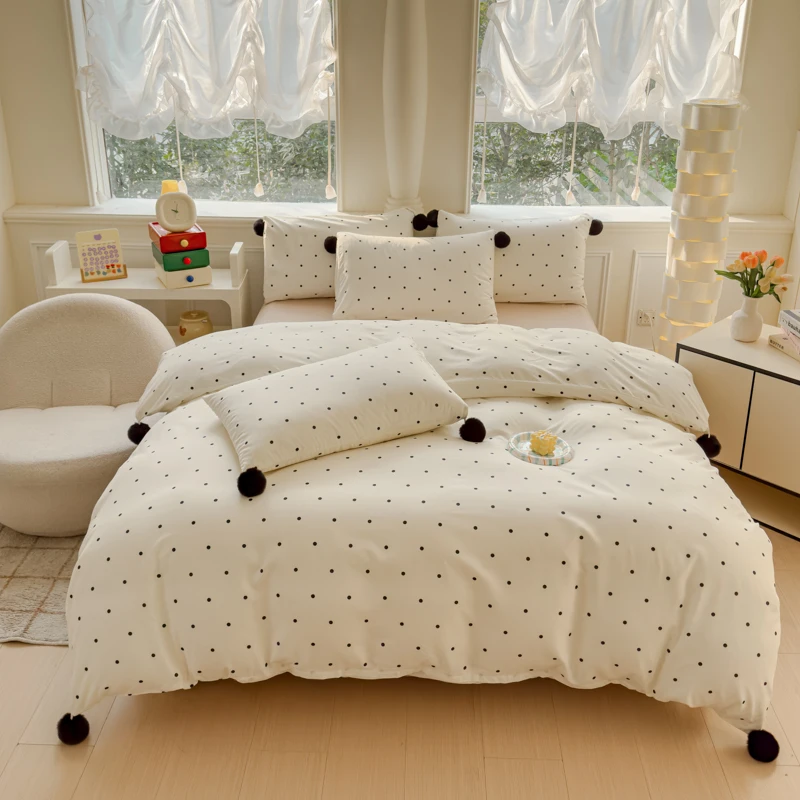 Простой стильный комплект постельного белья приятный для кожи постельное белье