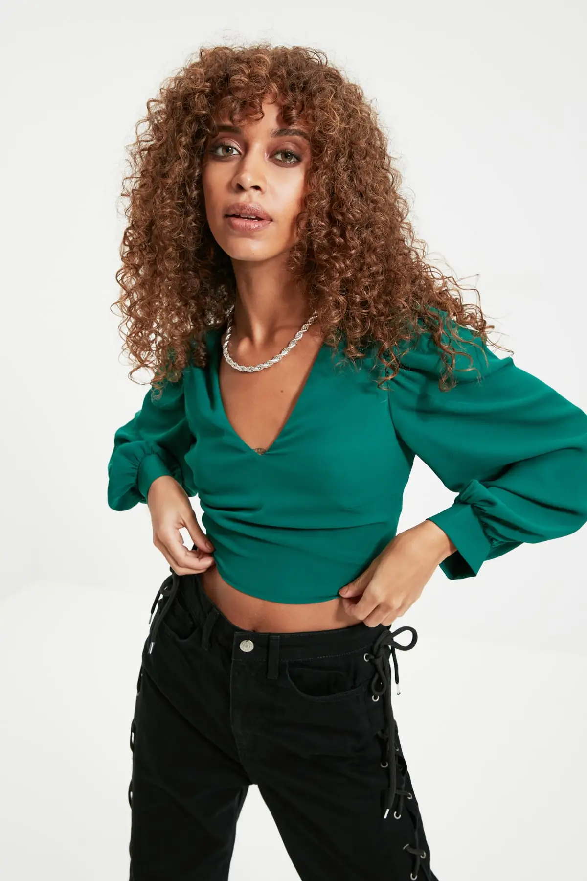 

Trendyol V Collar Blouse TWOAW22BZ0438
