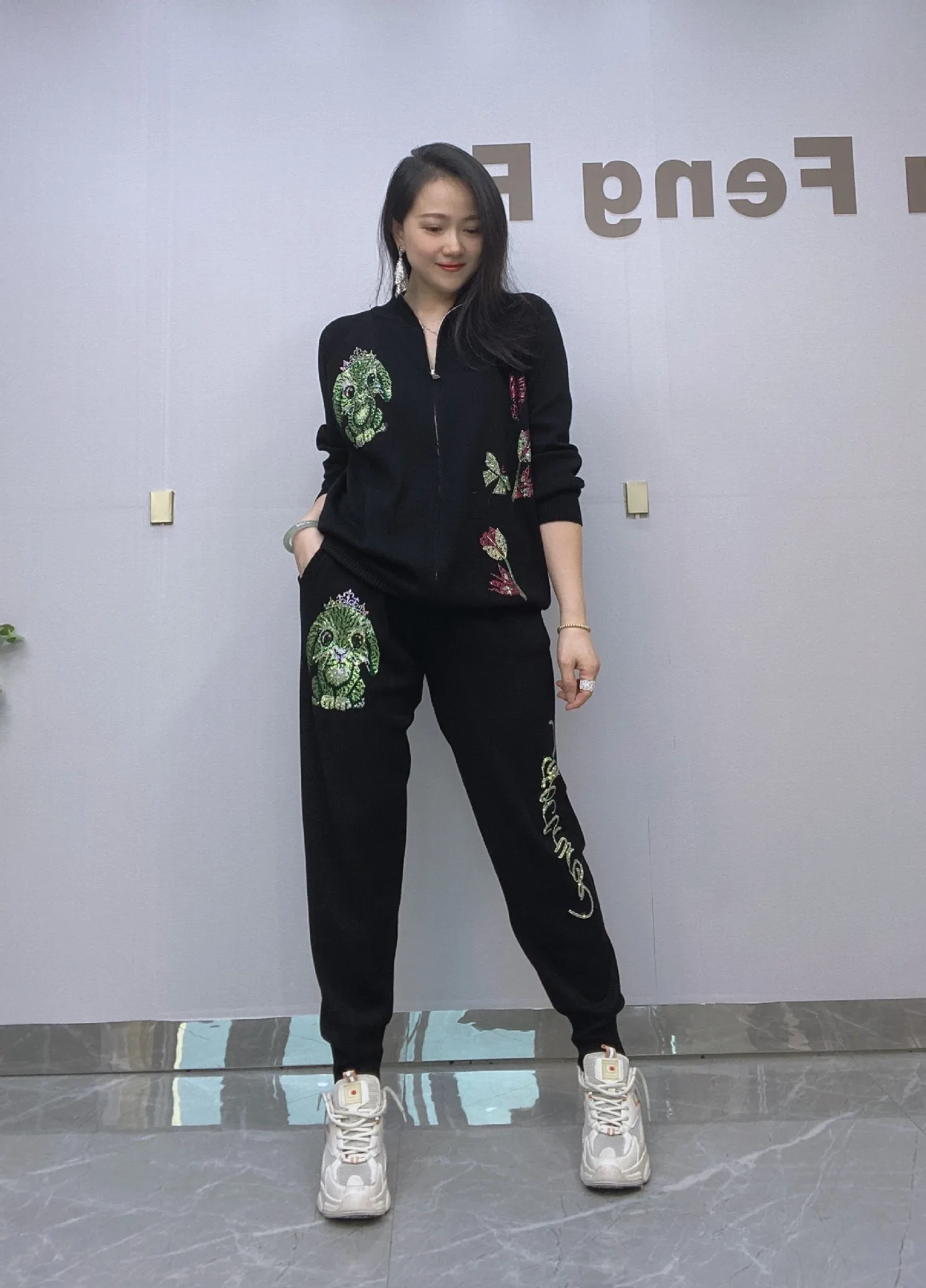 Two Pieces Sweater Set For Female Cartoon Sequins Tracksuit Plus Size Sweater Suit Knitting Kit Suit Женский спортивный костюм