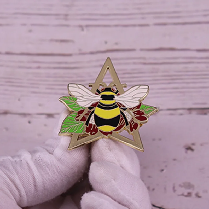 Брошь в виде подсолнуха с эмалью |