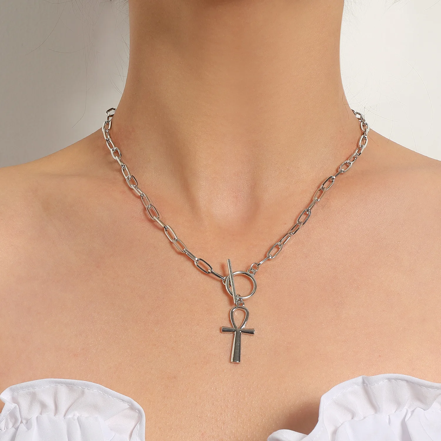 

Retro OT Buckle Small Mirror Pendant Necklace Female Simple Temperament Small Hole All-match temperament Sweater Chain Gift