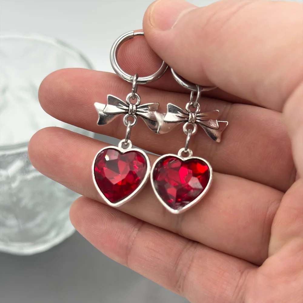 Женские висячие серьги с красным сердцем и кристаллом