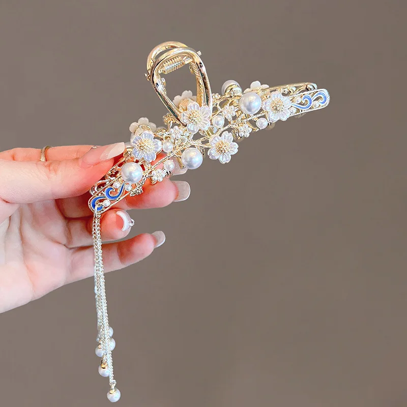 

Korean Retro Temperament Pearl Flower Tassel Grip Clip Fashion Ins Design Back Of Head Curl Shark Hair Accessories