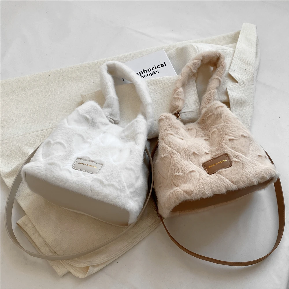 Меховая сумка-мешок Hifashion из искусственного меха, сумки через плечо с верхней ручкой для женщин, зимний тренд 2022 года, дизайнерская пушистая Сумка-тоут, маленькие женские сумки (art.: 3920bf7ef3103) - 3920bf7ef3103