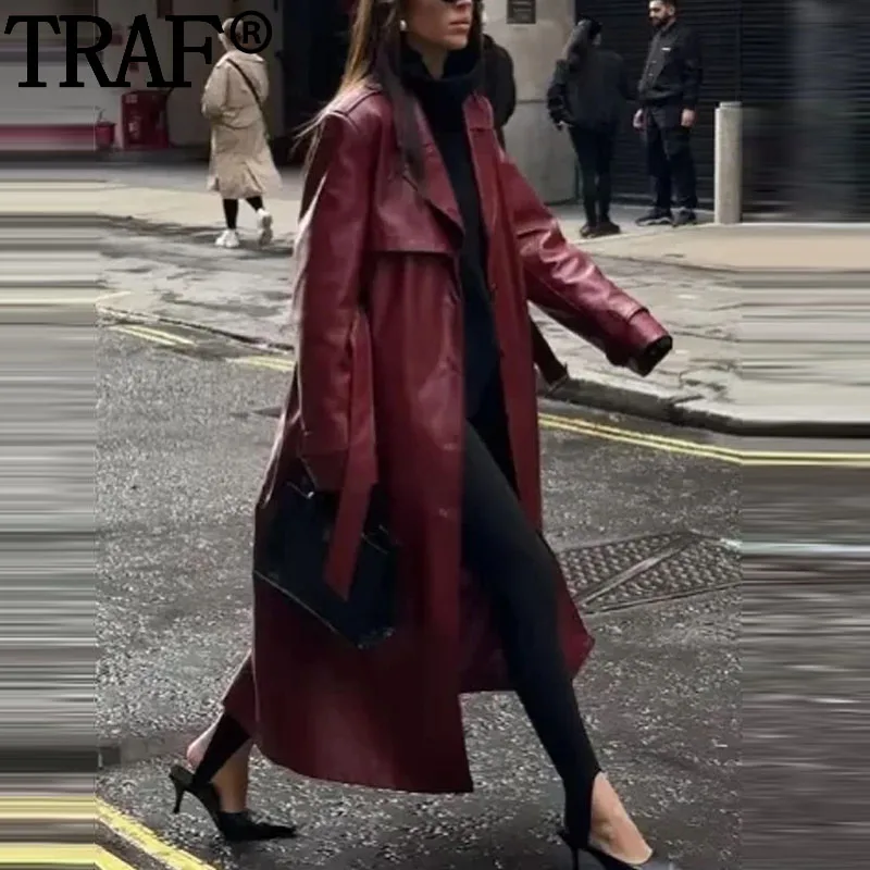 Длинный женский тренчкот из искусственной кожи с поясом на осень и зиму