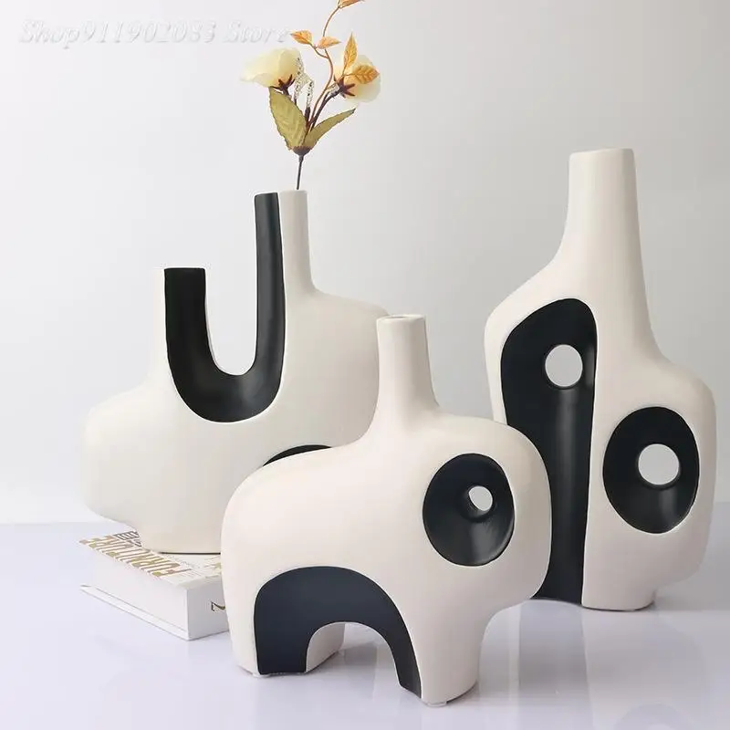 

Abstract Ceramic Vase Golden Hollow Ornament Porcelain Arts and Crafts Flower Arrangement Accessories Home Decoration Vases Pots