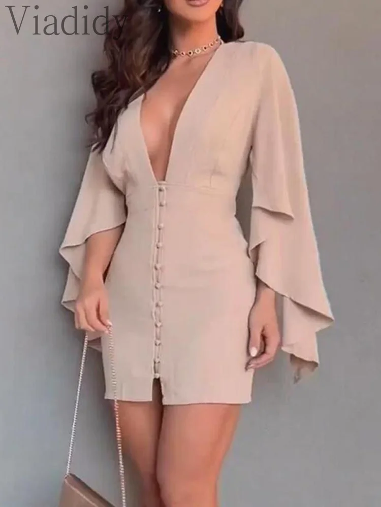 

Женское соблазнительное однотонное мини-платье на пуговицах с глубоким V-образным вырезом и асимметричным длинным рукавом спереди