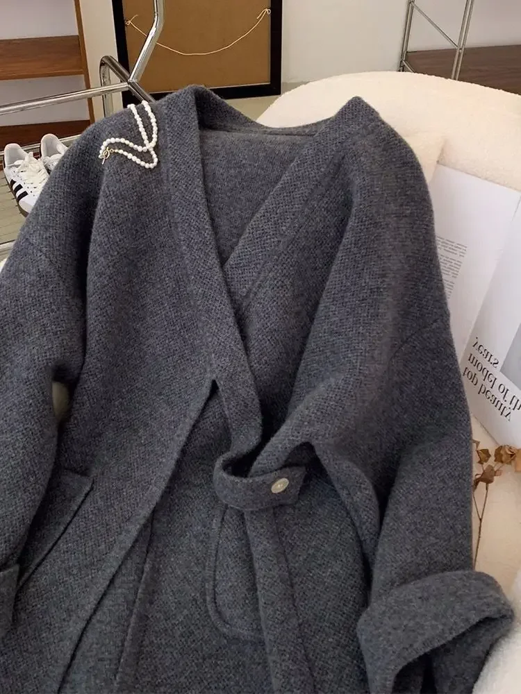 Женский бархатный кардиган с V-образным вырезом и диагональной застежкой