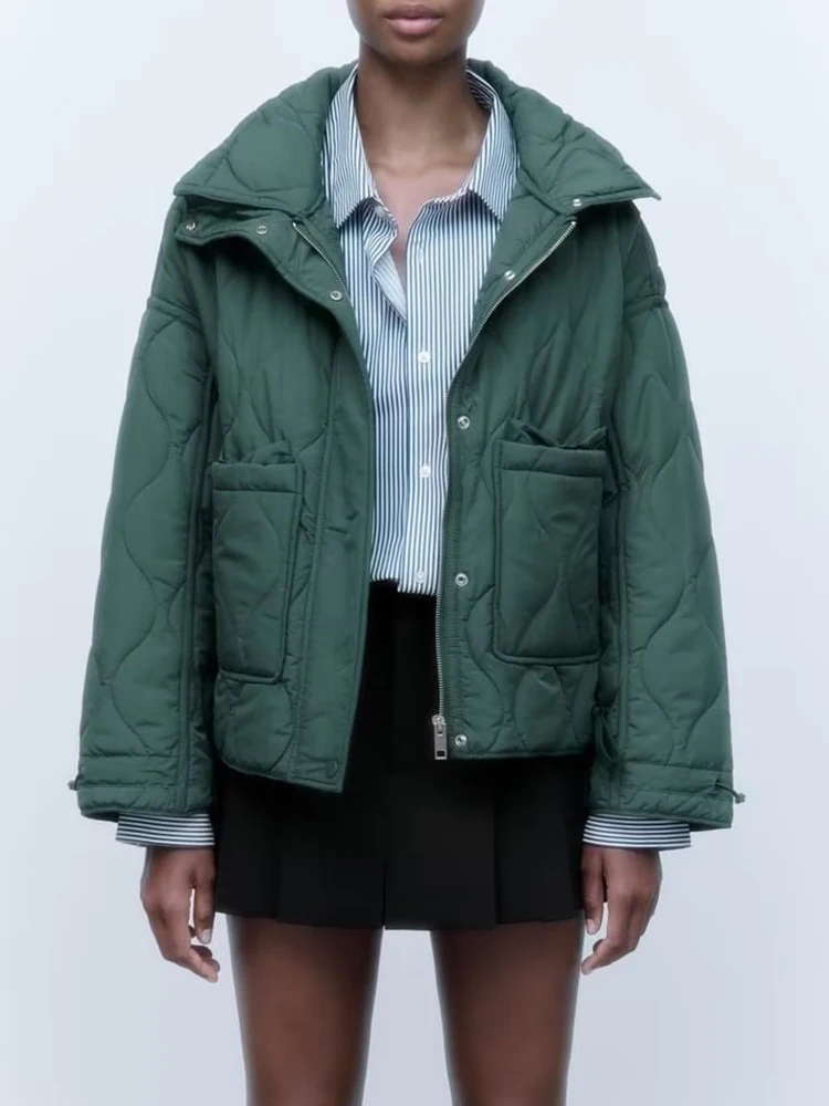 

Парка женская зимняя однотонная на молнии с карманами и хлопковой подкладкой