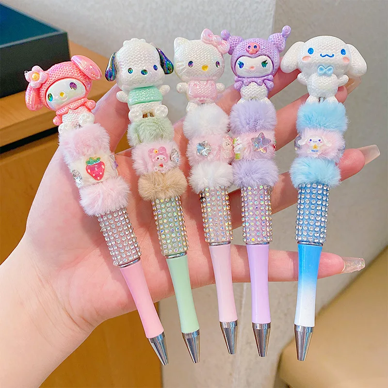 Фото Гелевая ручка Sanrio с вращающейся головкой, украшенная кристаллами и стразами, черная, милая, для девочек, с бусинами, кавайная, канцелярские принадлежности №1